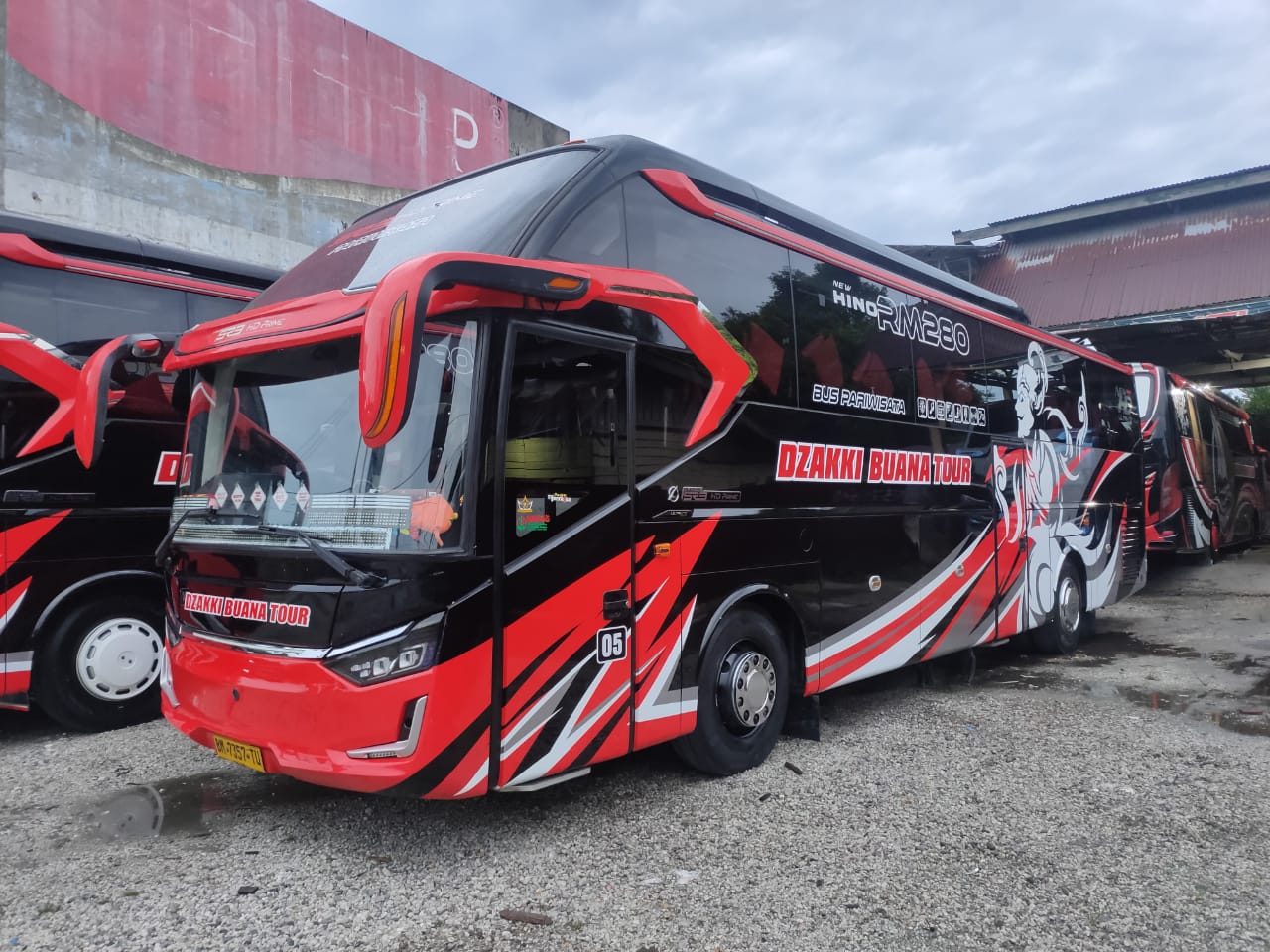 BUS PARIWISATA VIP